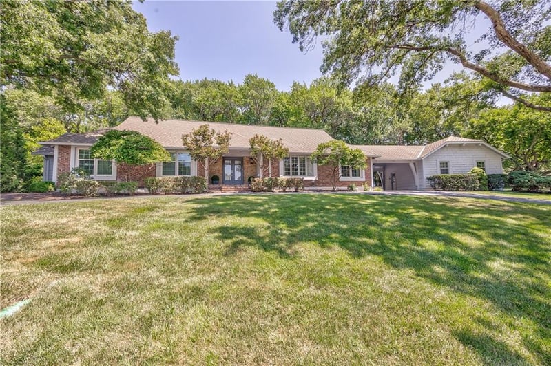 9853 Rosewood Dr, Overland Park, KS 66207