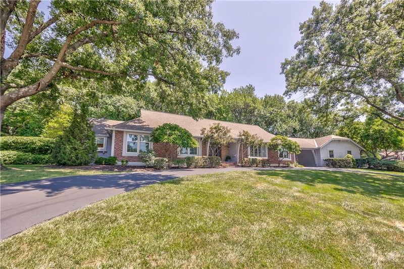 9853 Rosewood Dr, Overland Park, KS 66207