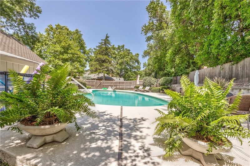 9853 Rosewood Dr, Overland Park, KS 66207
