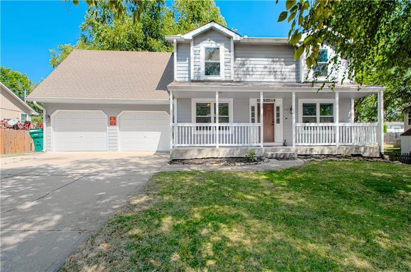 620 Meadowlark Rd, Lansing, KS 66043