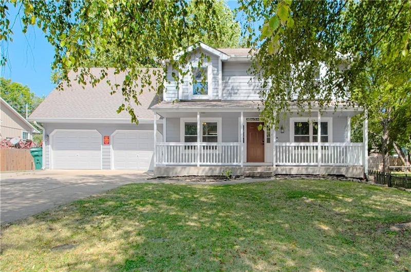 620 Meadowlark Rd, Lansing, KS 66043