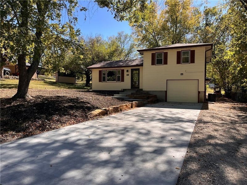 1828 E Pine St, Fort Scott, KS 66701