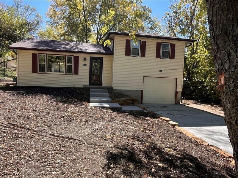 1828 E Pine St, Fort Scott, KS 66701