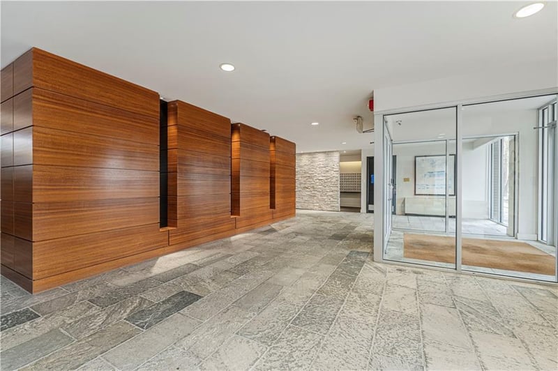 600 E 8th St #4F, Kansas City, MO 64106