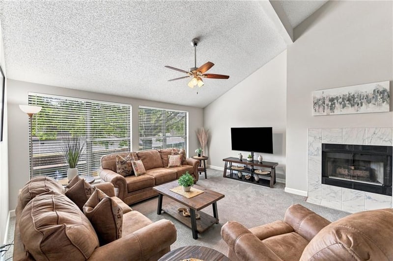 8885 W 106th Ter, Overland Park, KS 66212