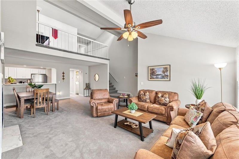 8885 W 106th Ter, Overland Park, KS 66212