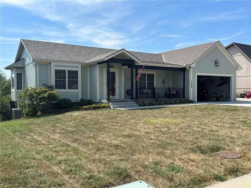 1009 Cherokee Ln, Paola, KS 66071