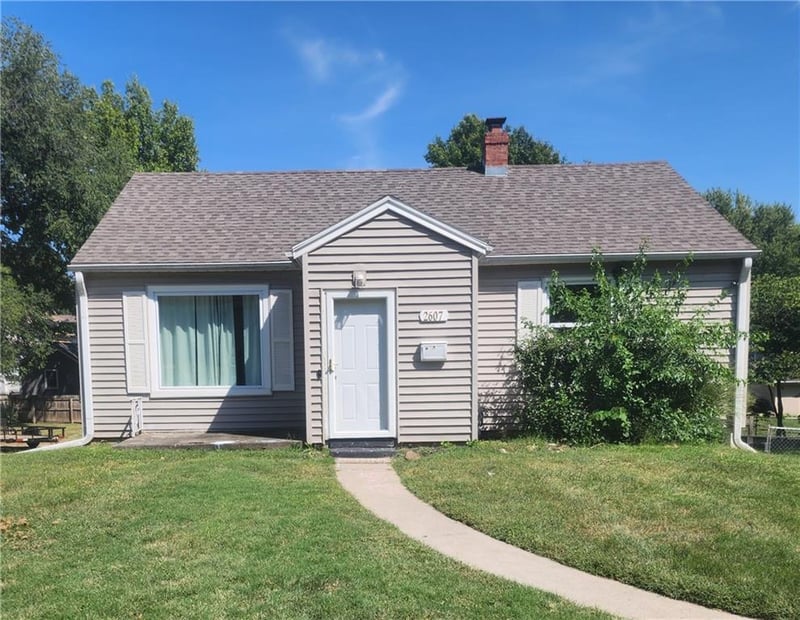 2607 Parallel Ave, St Joseph, MO 64506