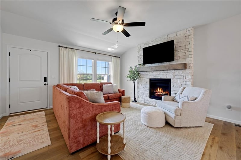 27004 E Dogwood Ln, Lee's Summit, MO 64086