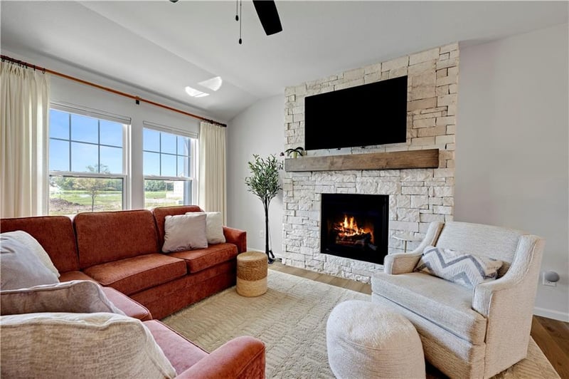 27004 E Dogwood Ln, Lee's Summit, MO 64086