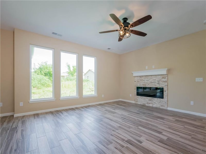 1305 NE White Oaks Ln, Oak Grove, MO 64075