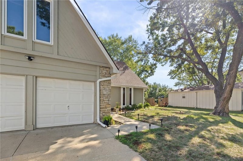 10955 Nieman Rd, Overland Park, KS 66210