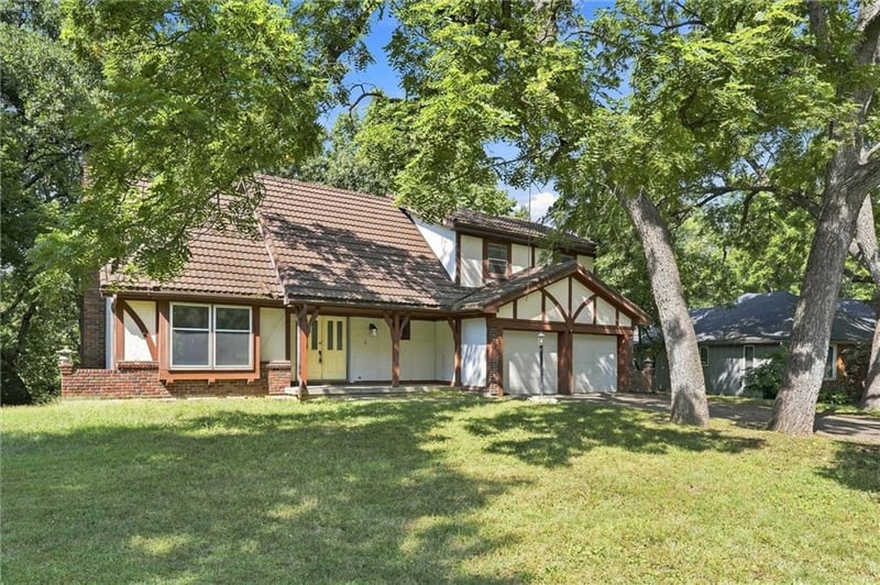 3706 W Colony Sq, St Joseph, MO 64506