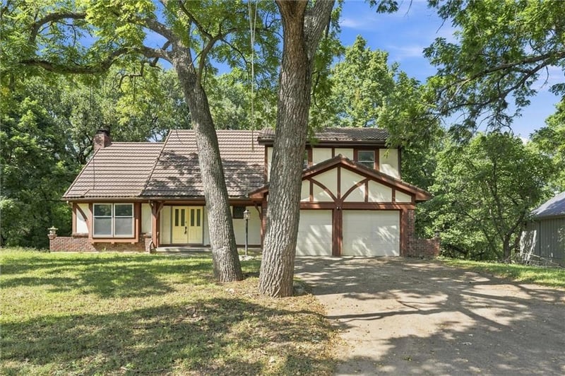 3706 W Colony Sq, St Joseph, MO 64506