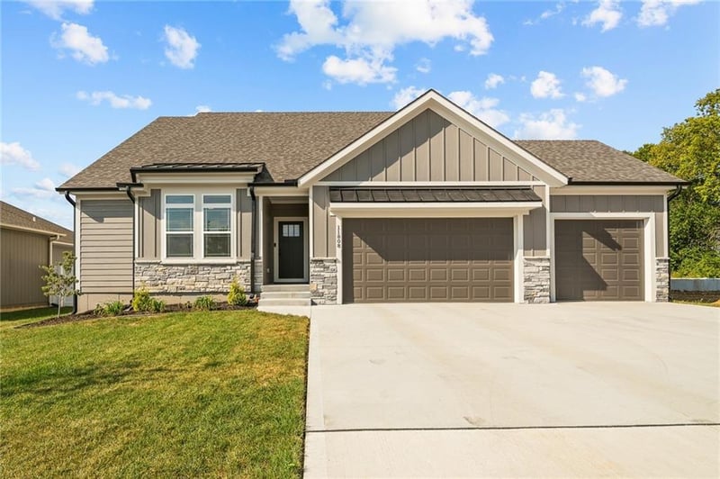 11808 E 231st St, Peculiar, MO 64078