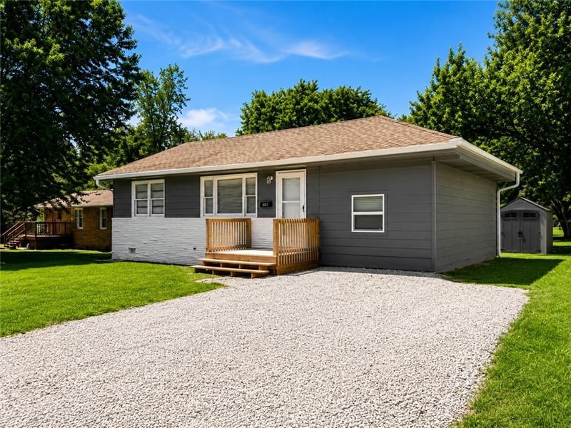 303 S Washington Ave, Knob Noster, MO 65336
