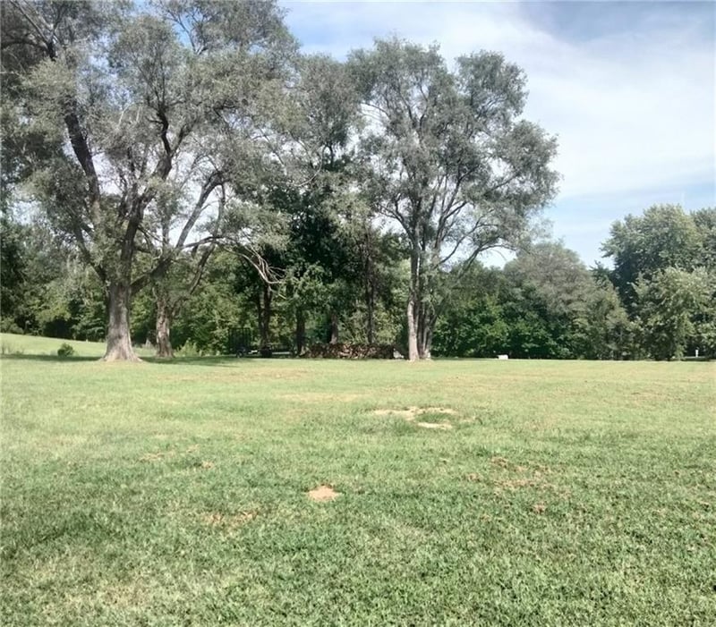 31608 Horn Cir, Excelsior Springs, MO 64024