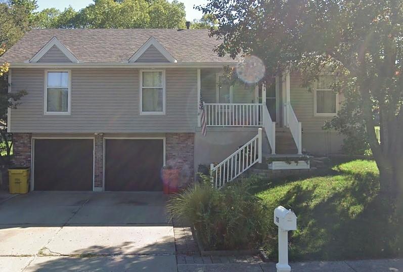 1206 SW Eastman Ct, Blue Springs, MO 64015