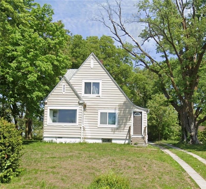 1509 SE Bush Rd, St Joseph, MO 64504