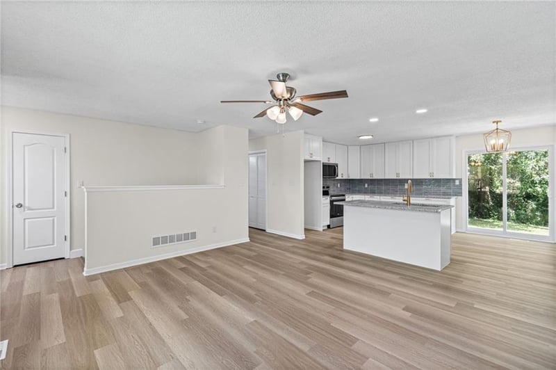 8620 NE 116th St, Kansas City, MO 64157