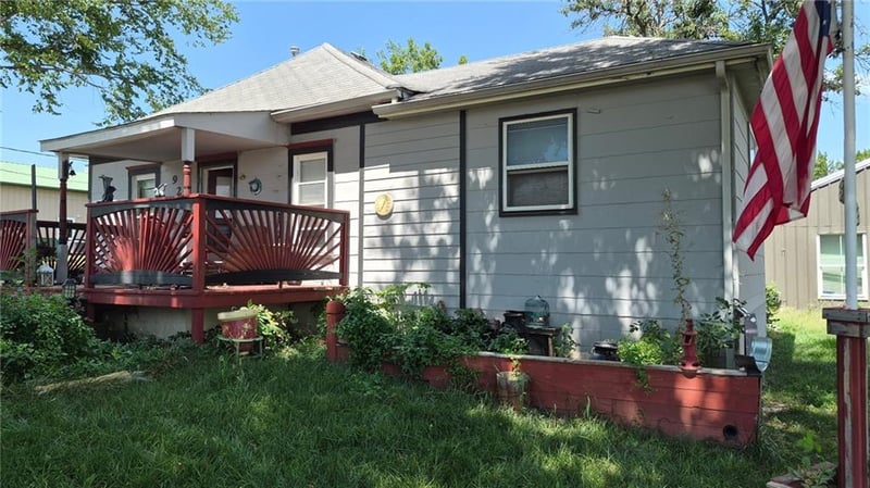 925 E Wilson St, Ottawa, KS 66067