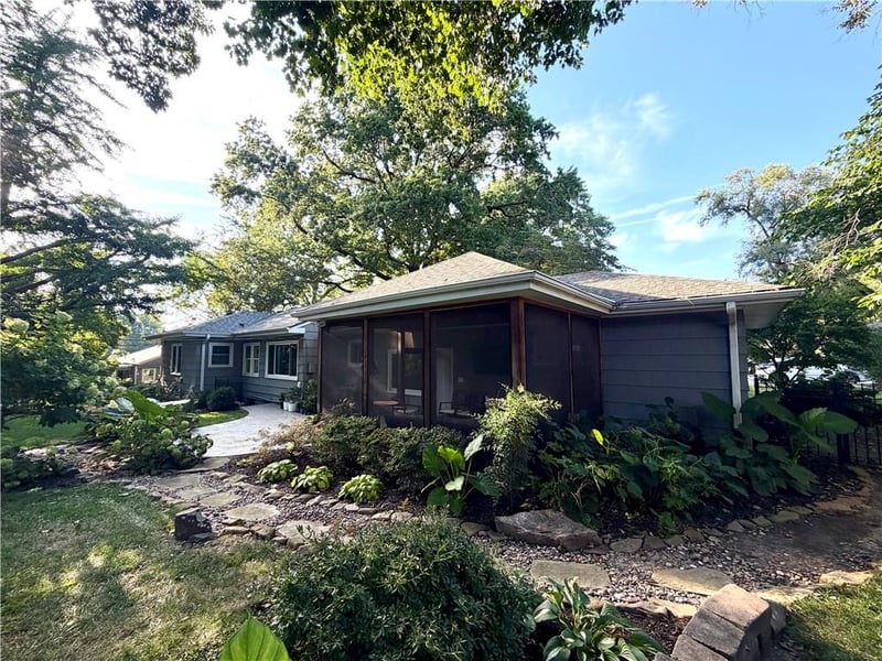 5401 W 65 Pl, Prairie Village, KS 66202