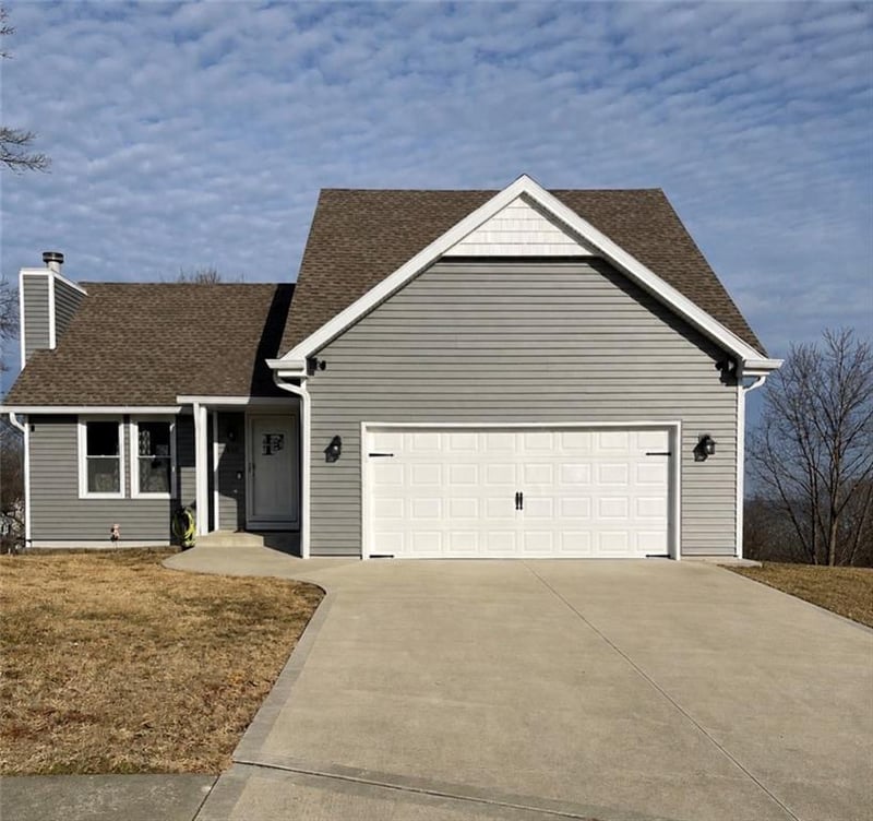 306 Lakeland Dr, Smithville, MO 64089