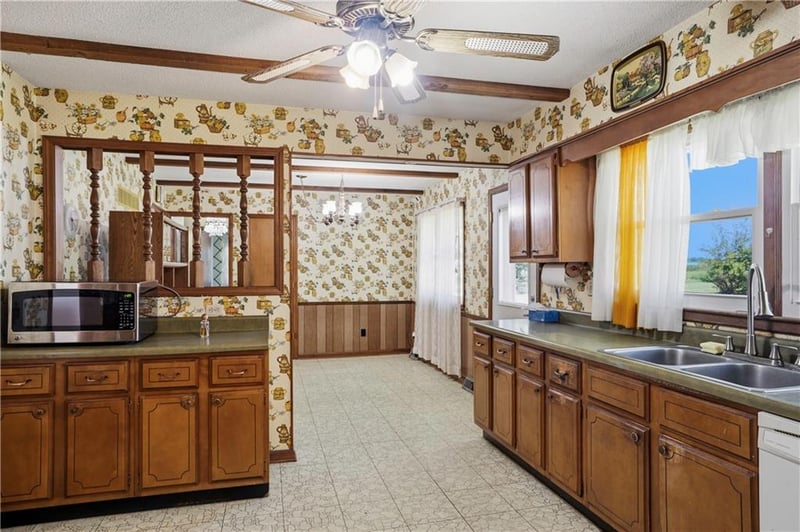 16670 Leavenworth Rd, Basehor, KS 66007