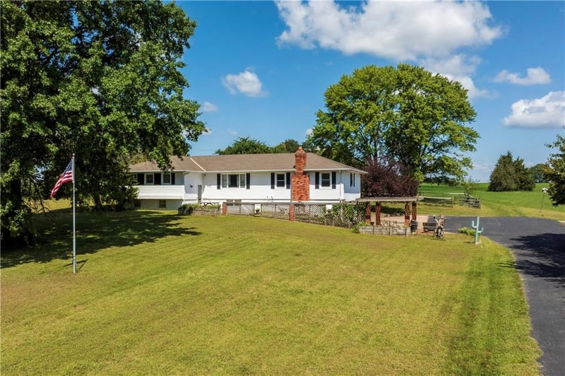 16670 Leavenworth Rd, Basehor, KS 66007