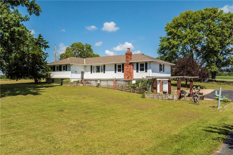 16670 Leavenworth Rd, Basehor, KS 66007