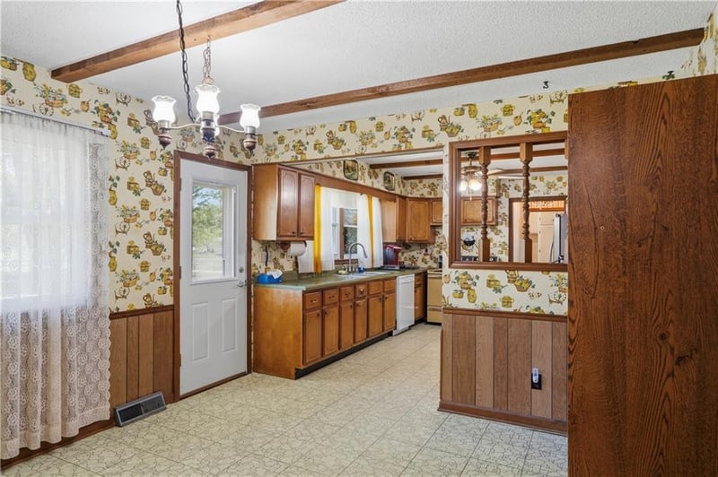 16670 Leavenworth Rd, Basehor, KS 66007