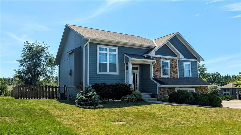 31565 W 85th St, De Soto, KS 66018