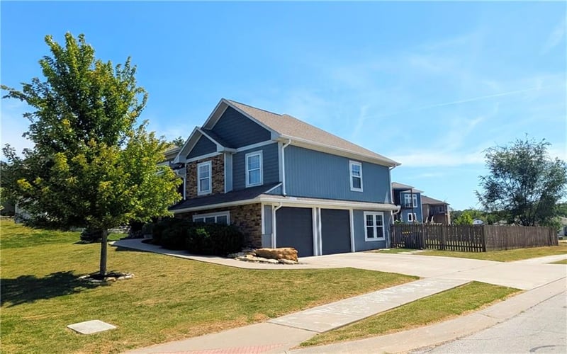31565 W 85th St, De Soto, KS 66018