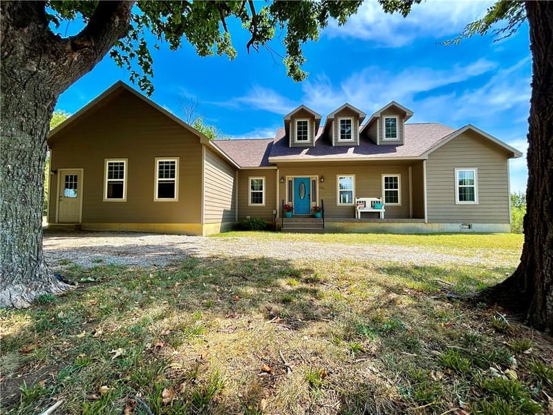 302 S 6th St, Blue Mound, KS 66010
