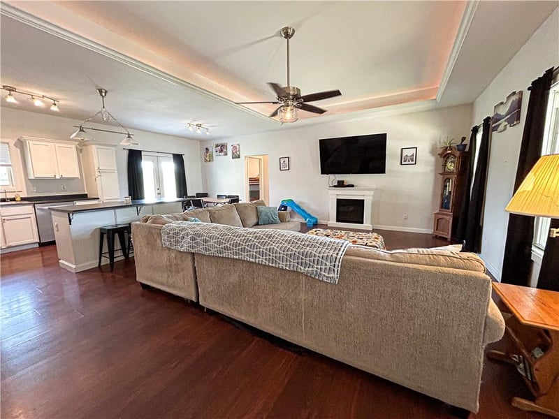 302 S 6th St, Blue Mound, KS 66010