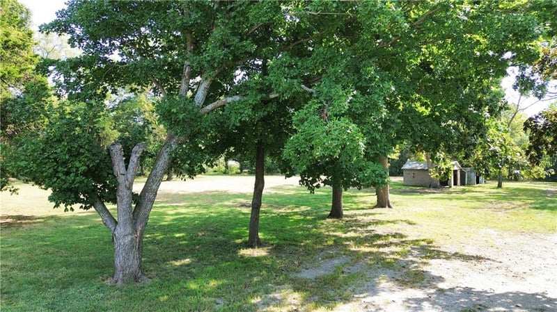 604 E Walnut St, Blue Mound, KS 66010