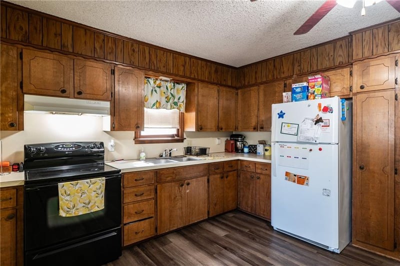 812 W Locust St, Independence, KS 67301