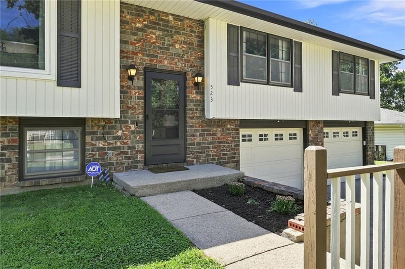 523 Pennsylvania St, Leavenworth, KS 66048