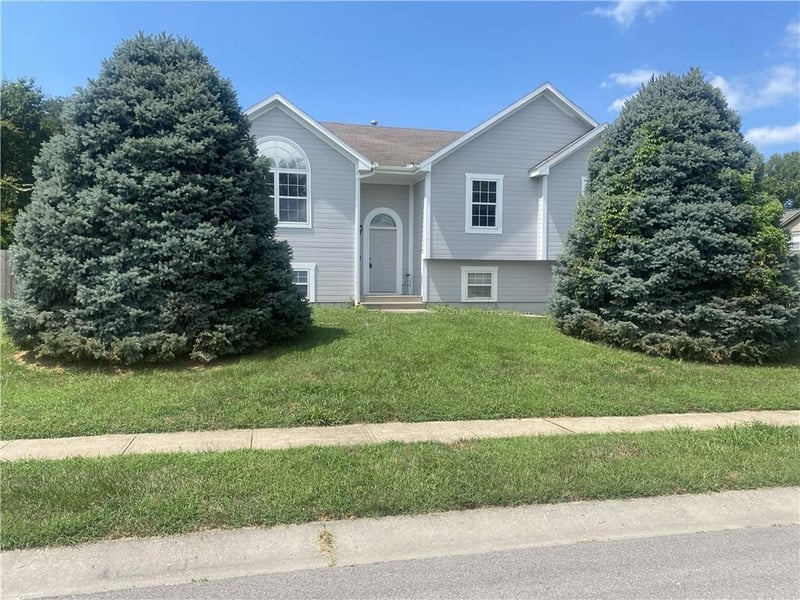 701 51st Ter, Kansas City, MO 64118