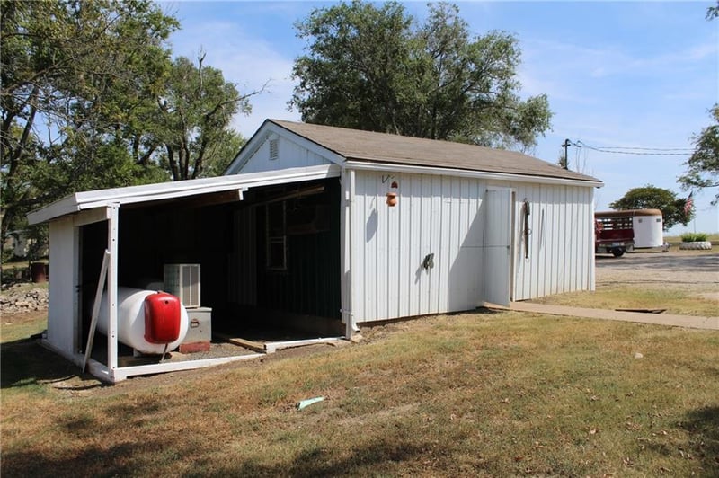 1538 Us Highway 59 Hw, Moran, KS 66755