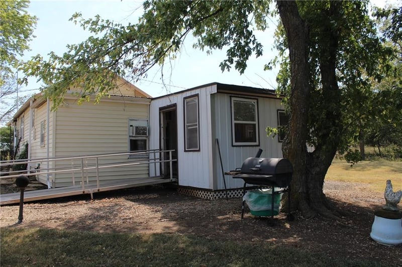 1538 Us Highway 59 Hw, Moran, KS 66755