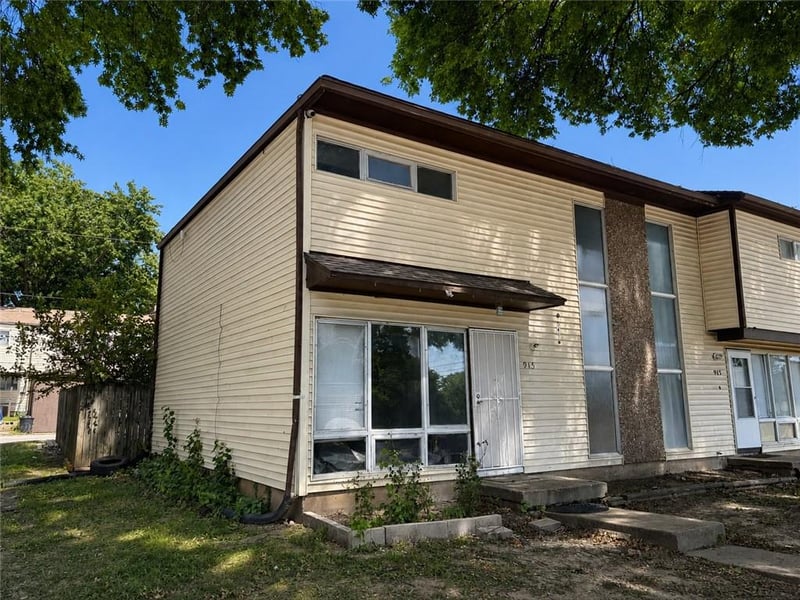 915 N 70th Ter, Kansas City, KS 66112