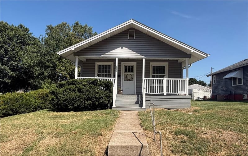 2801 Angelique St, St Joseph, MO 64501