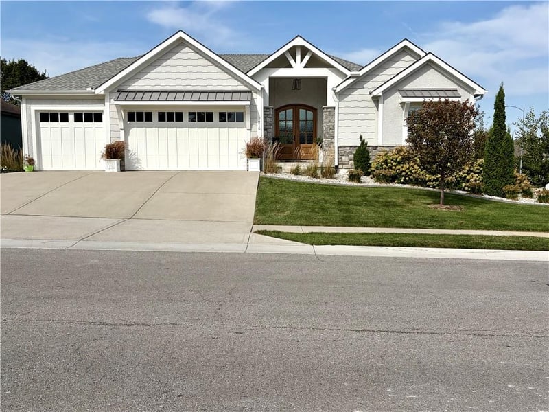 1210 Metfield Ln, Raymore, MO 64083