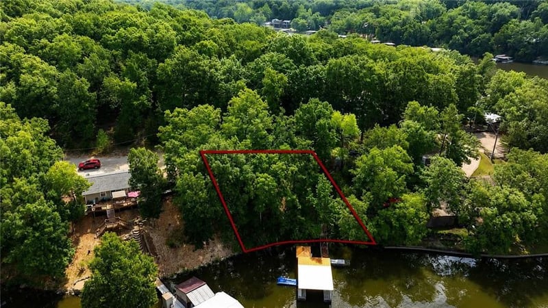 Stagecoach Ln, Gravois Mills, MO 65037