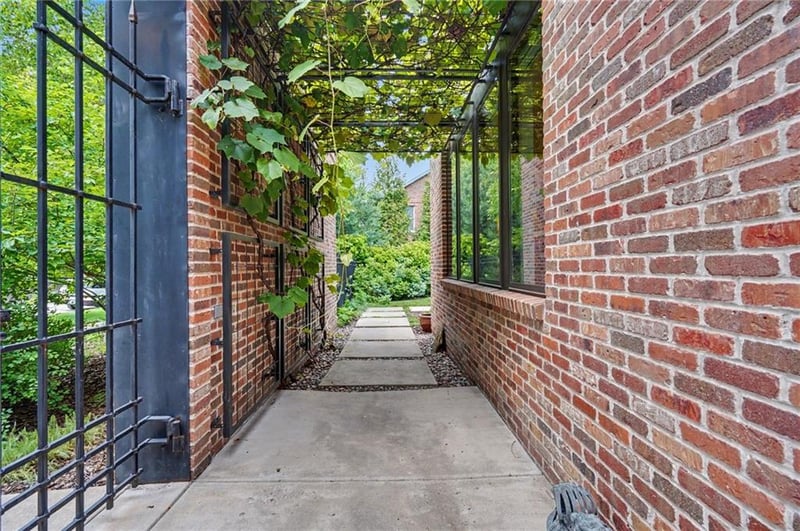 832 Ohio St, Lawrence, KS 66044