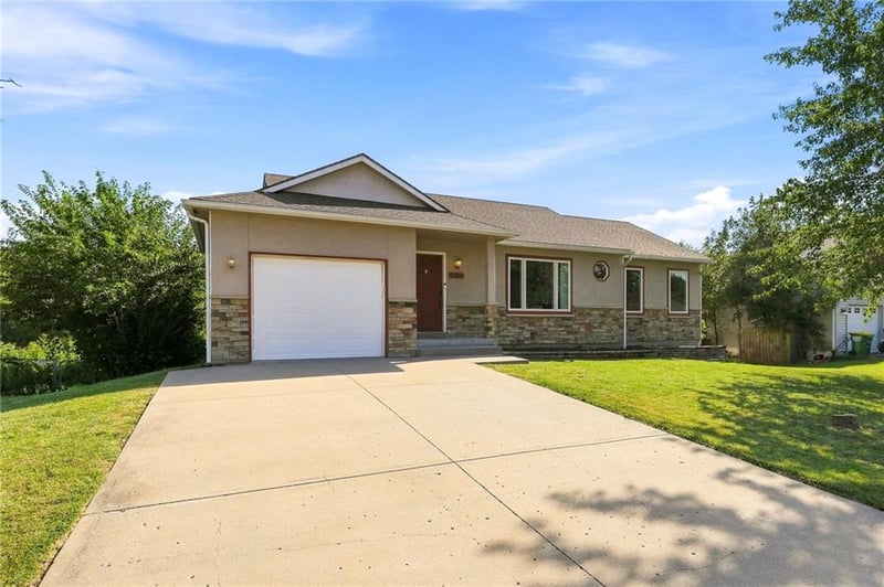 533 N Mulberry St, Gardner, KS 66030