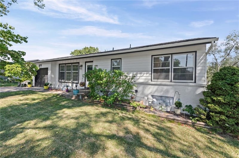 7017 N Montrose Ave, Kansas City, MO 64151