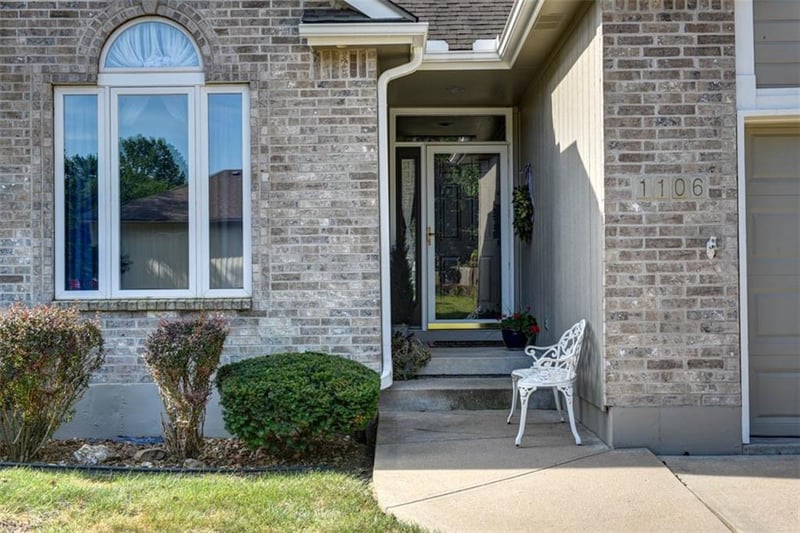 1106 SW Southcrest Dr, Blue Springs, MO 64015