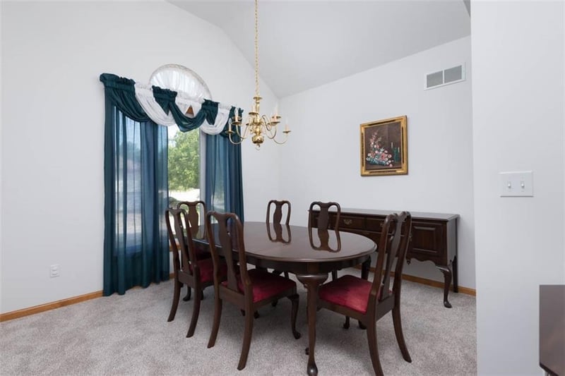 1106 SW Southcrest Dr, Blue Springs, MO 64015